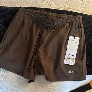 Alo men’s 5inch shorts no liner in espresso size small